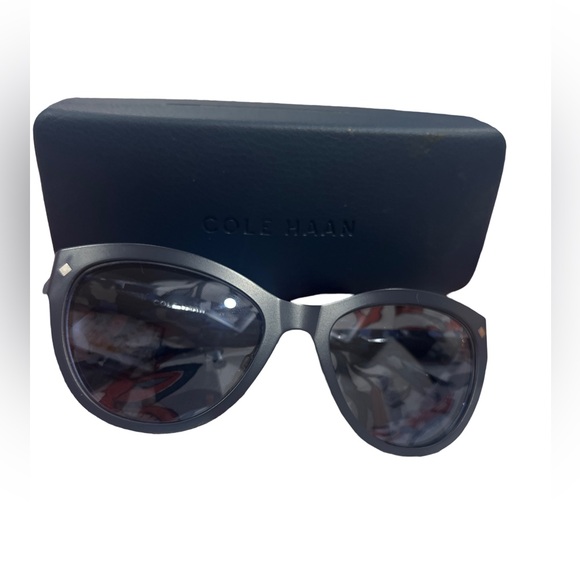 Cole Haan CH7025
Sunglasses used in good condition with case - Picture 3 of 15